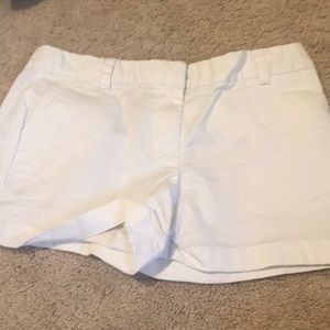 white vineyard vines shorts size 14